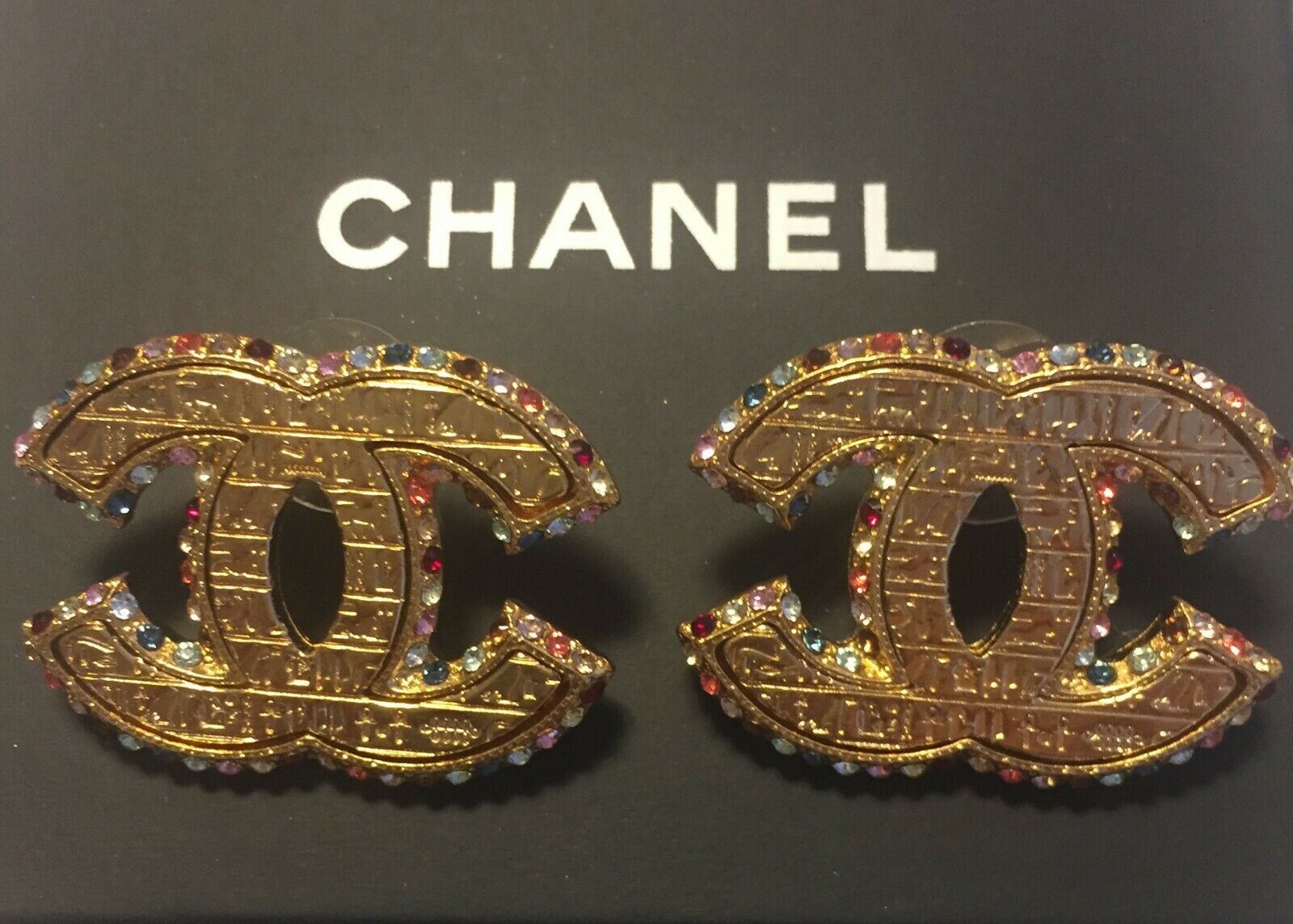 CHANEL Crystal Rim Pearl Cluster Gold Stud Earrings Small CC NIB